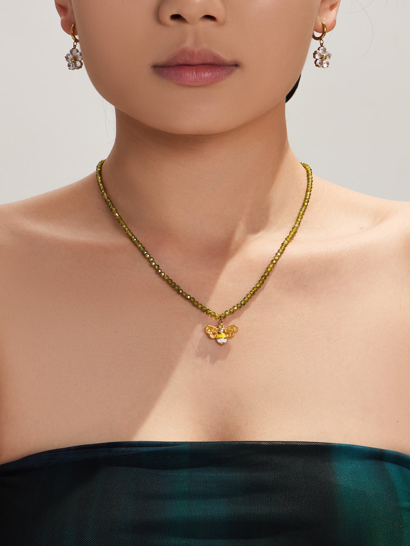 316L Stainless Steel 18K Gold PVD Olive Green Faceted Zircon Bee Pendant Necklace - Olive Green Faceted Zircon Bee Pendant Necklace Wholesale Stainless Steel Jewelry - Sensitive Skin Friendly - Detail 1