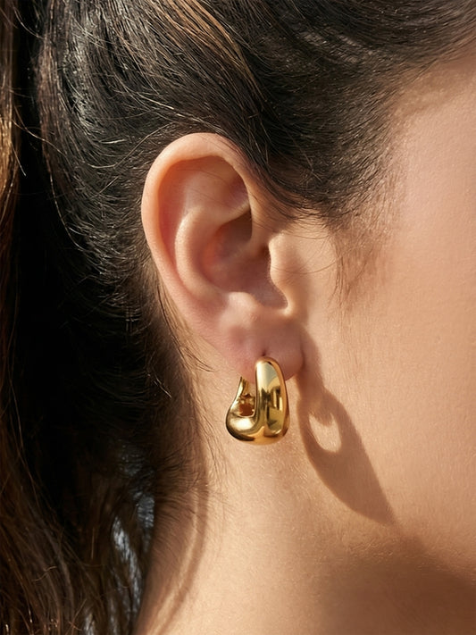 316L Stainless Steel 18K Gold PVD Oval Huggie Hoop Earrings - Oval Huggie, U-shaped, Minimalist, Elegant, 18K Gold PVD Wholesale Stainless Steel Jewelry - Sensitive Skin Friendly - Detail 2