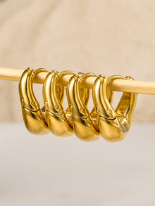 316L stainless steel 18K Gold PVD Oval Huggie Hoop Earrings color option display for wholesale earrings buyers