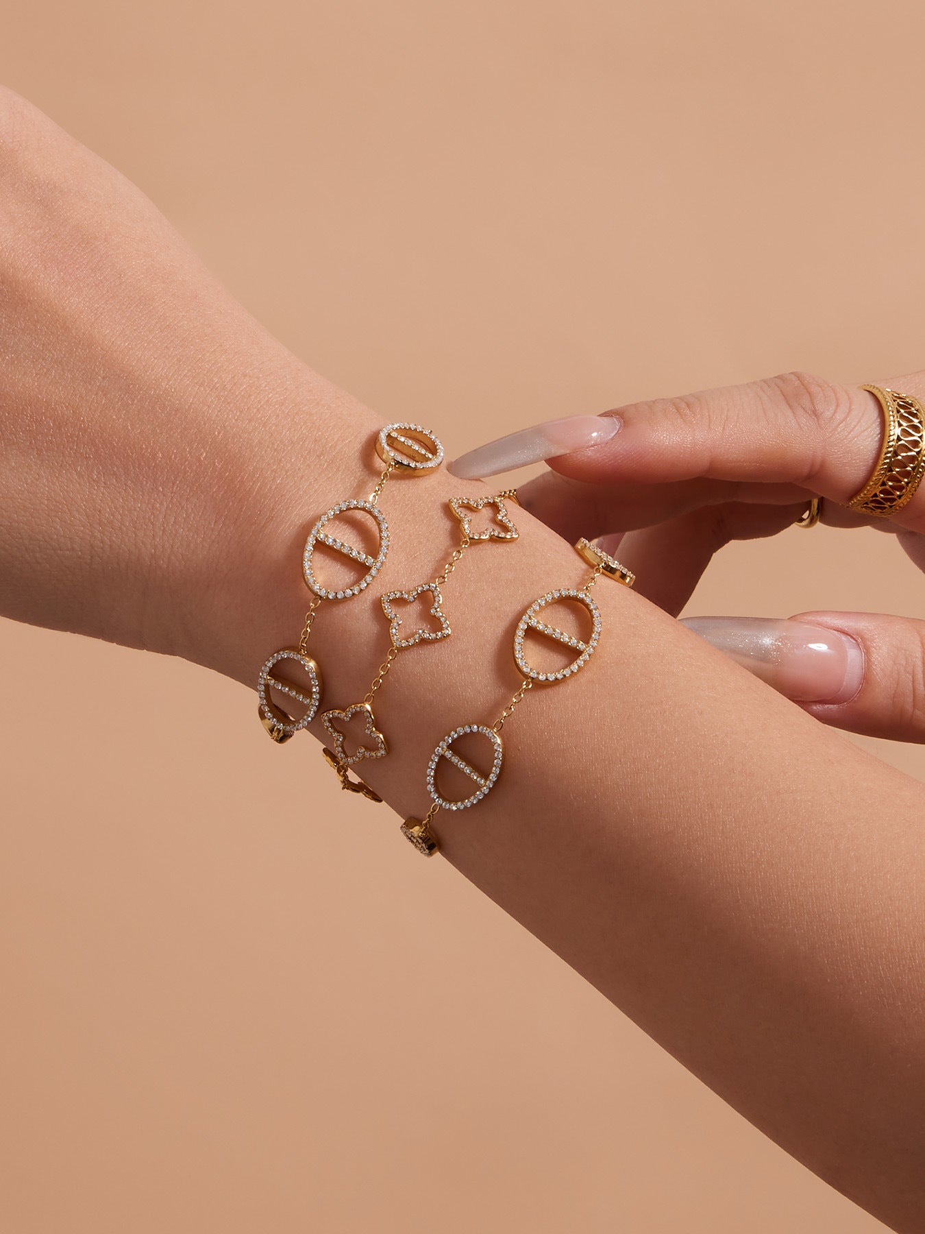 316L Stainless Steel 18K Gold PVD Paved Zircon Four Leaf Clover & Geometric Bracelet - Paved Zircon, Four Leaf Clover, Geometric Sun, Gold Bracelet, Delicate, Elegant Wholesale Stainless Steel Jewelry - Sensitive Skin Friendly - Detail 4