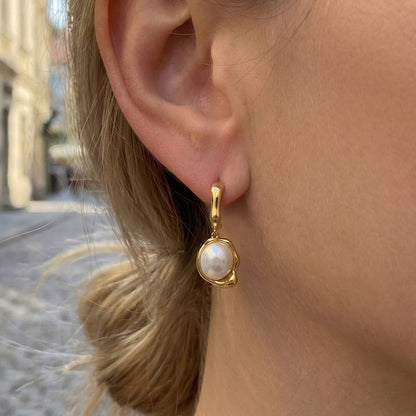 316L Stainless Steel 18K Gold PVD Pearl Drop C-Hoop Earrings - Gold Pearl Drop C-Hoop Earrings, Chic, Elegant, Modern Wholesale Stainless Steel Jewelry - Sensitive Skin Friendly - Detail 3