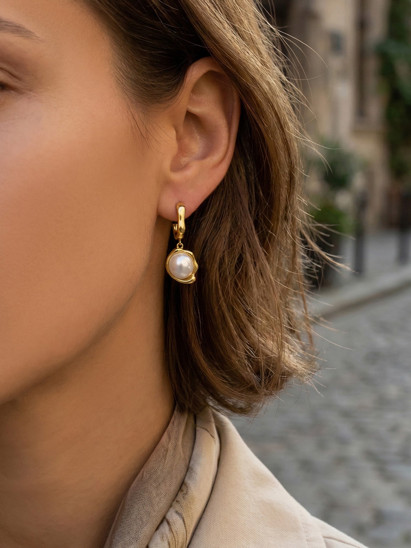 316L Stainless Steel 18K Gold PVD Pearl Drop C-Hoop Earrings - Gold Pearl Drop C-Hoop Earrings, Chic, Elegant, Modern Wholesale Stainless Steel Jewelry - Sensitive Skin Friendly - Detail 4