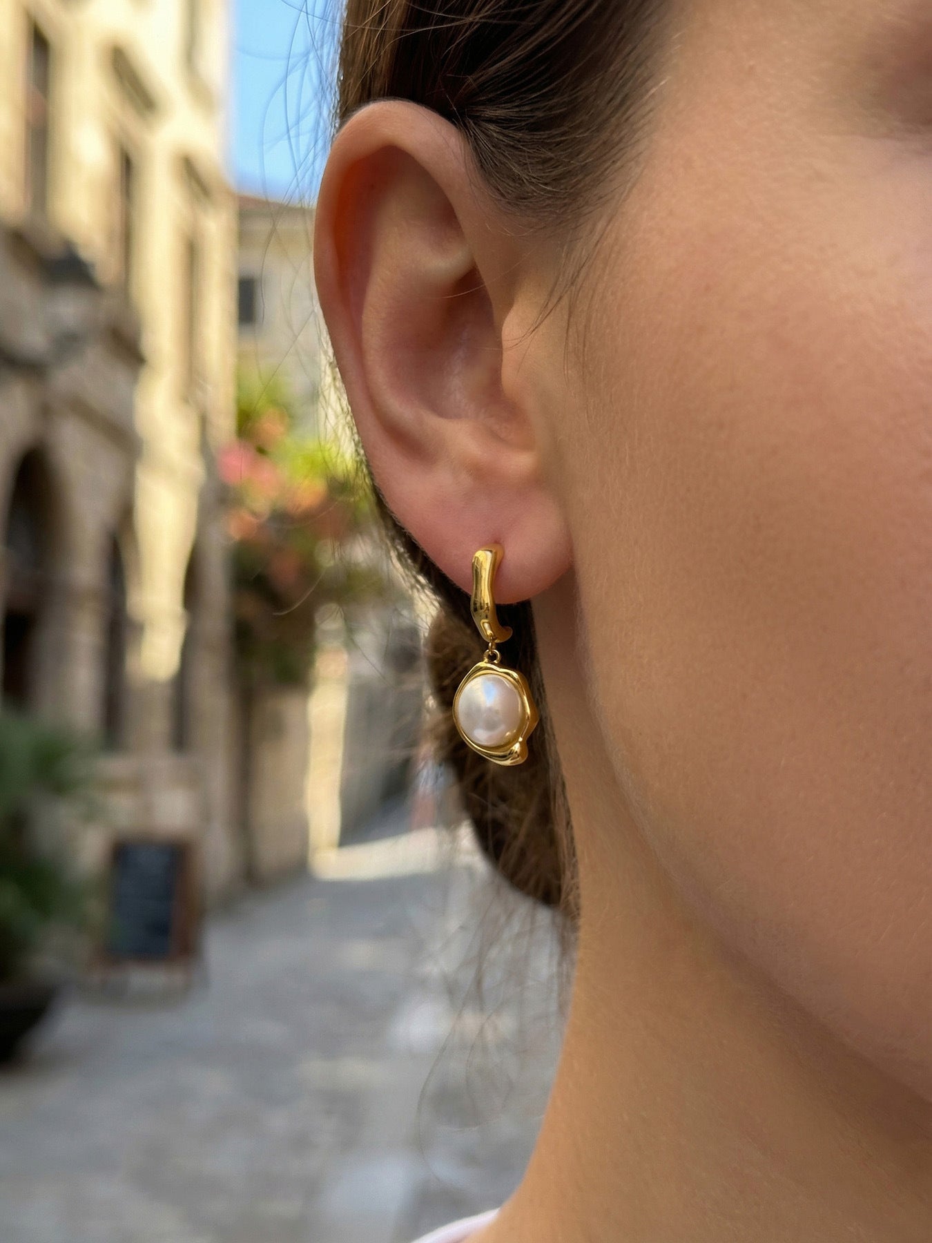 316L Stainless Steel 18K Gold PVD Pearl Drop C-Hoop Earrings - Gold Pearl Drop C-Hoop Earrings, Chic, Elegant, Modern Wholesale Stainless Steel Jewelry - Sensitive Skin Friendly - Detail 8