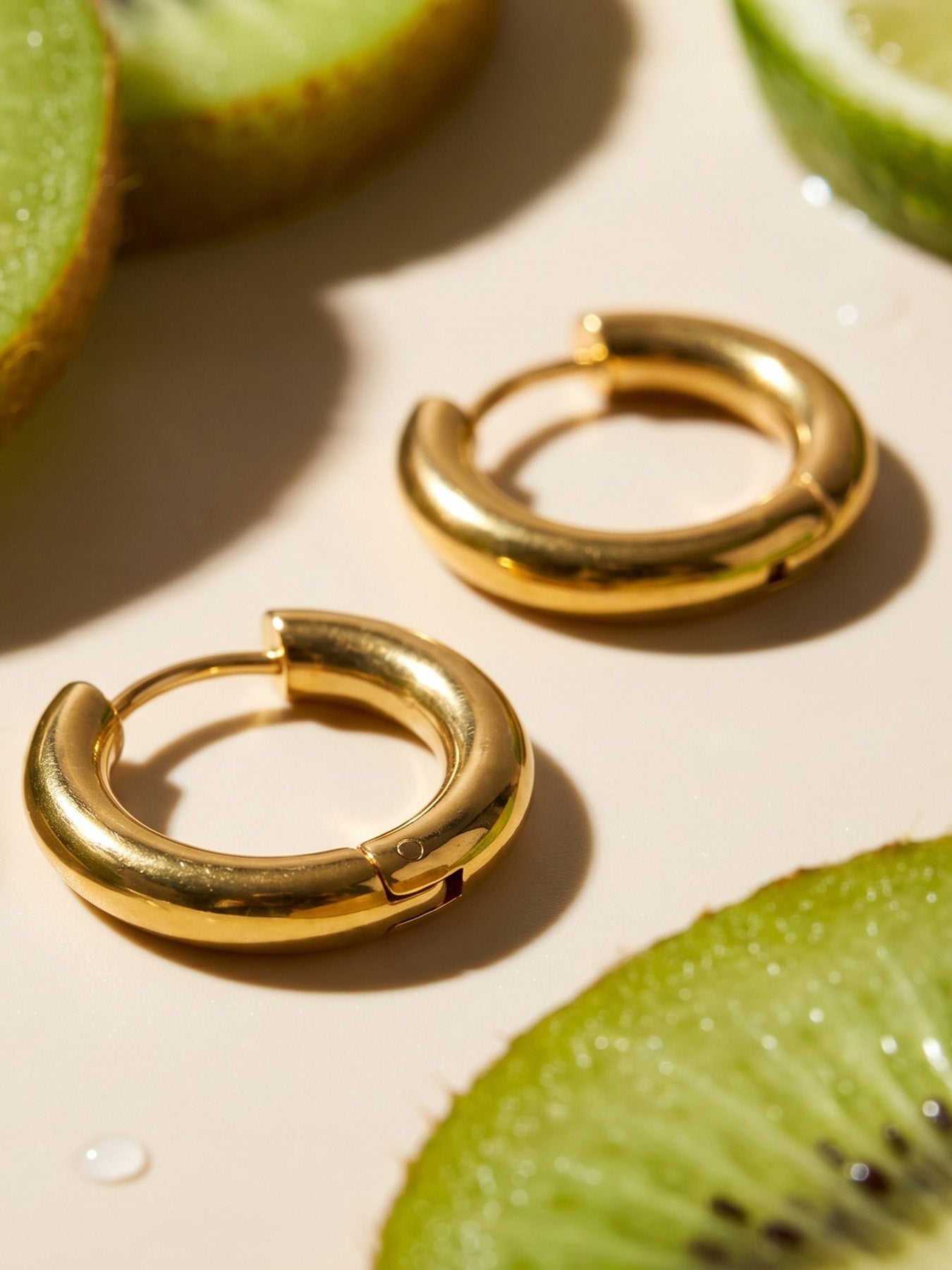 316L Stainless Steel 18K Gold PVD Pearl Round Earrings - Vintage Gold Round Pearl Minimalist Wholesale Stainless Steel Jewelry - Sensitive Skin Friendly - Detail 13