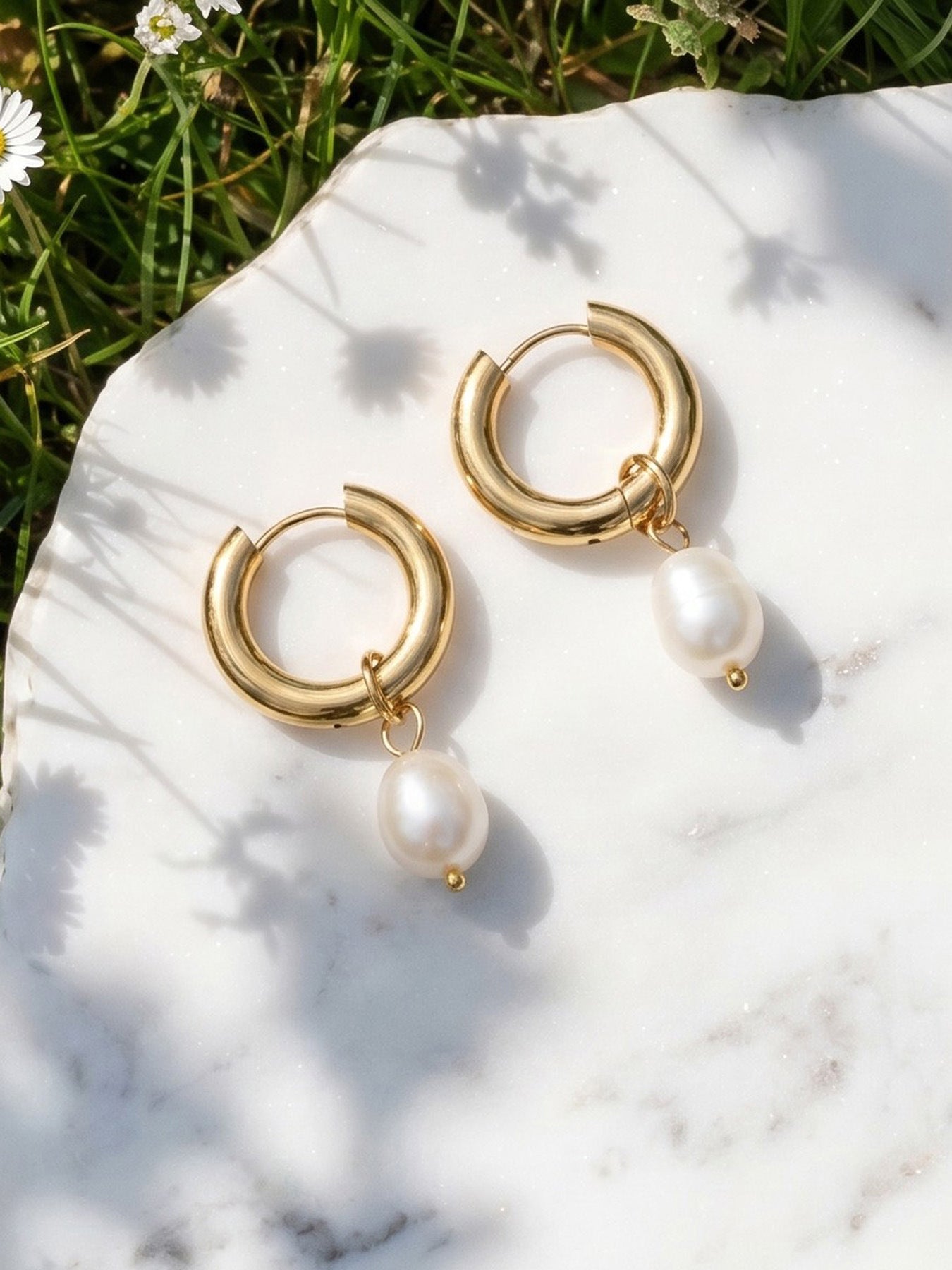 316L Stainless Steel 18K Gold PVD Pearl Round Earrings - Vintage Gold Round Pearl Minimalist Wholesale Stainless Steel Jewelry - Sensitive Skin Friendly - Detail 15