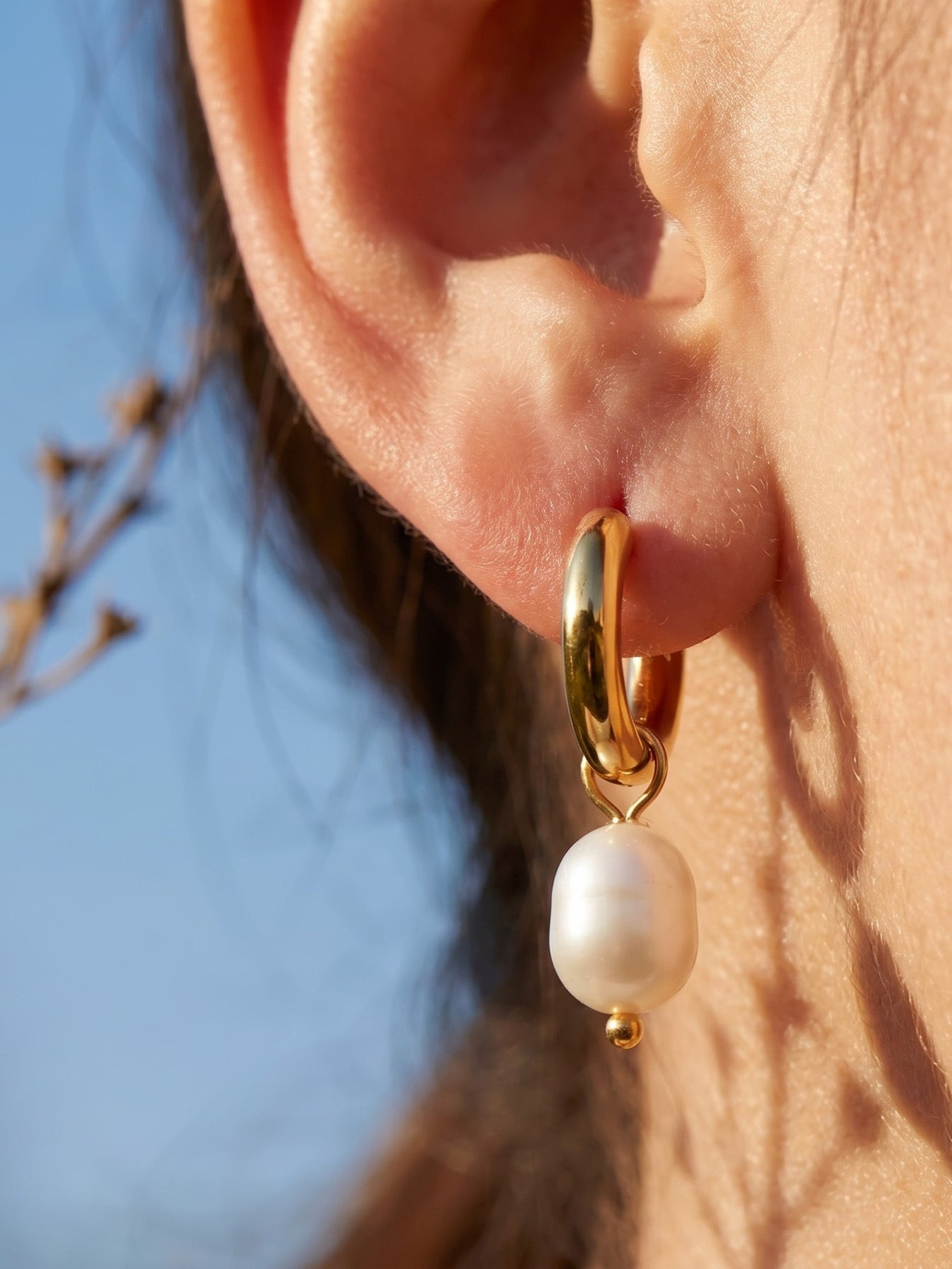 316L Stainless Steel 18K Gold PVD Pearl Round Earrings - Vintage Gold Round Pearl Minimalist Wholesale Stainless Steel Jewelry - Sensitive Skin Friendly - Detail 16