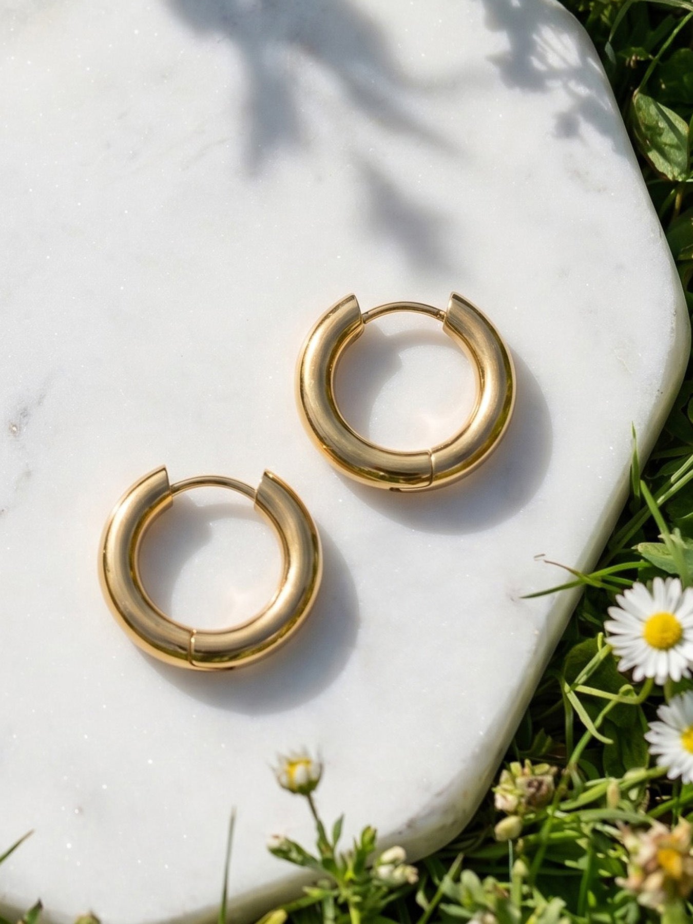 316L Stainless Steel 18K Gold PVD Pearl Round Earrings - Vintage Gold Round Pearl Minimalist Wholesale Stainless Steel Jewelry - Sensitive Skin Friendly - Detail 6