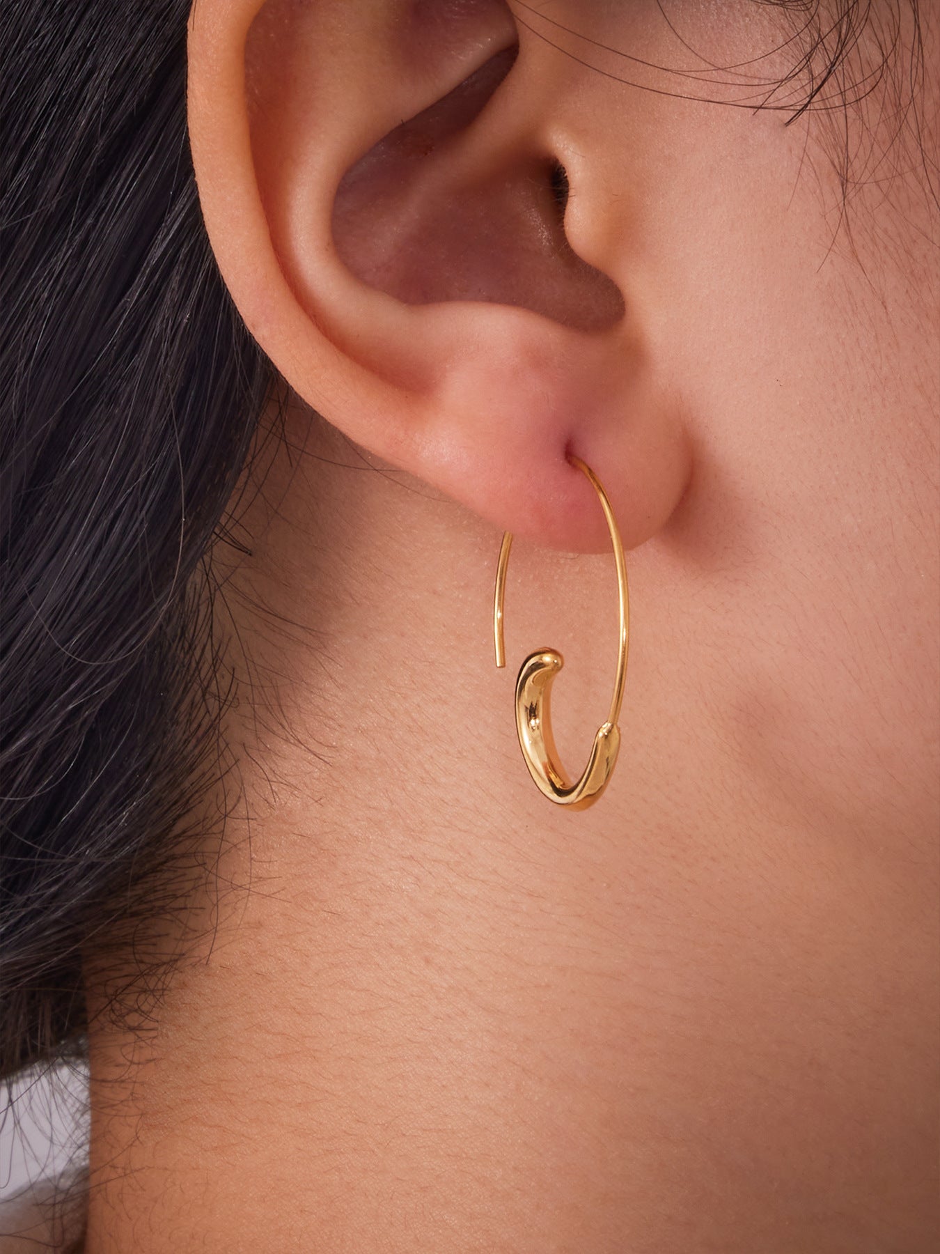 316L Stainless Steel 18K Gold PVD Plated Minimalist C-Shape Hoop Earrings - Image 4