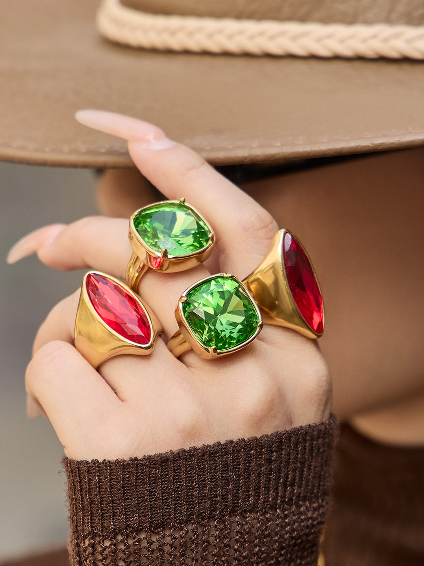 316L Stainless Steel 18K Gold PVD Red Green Glass Stone Light Luxury Ring - Red Green Glass Stone, 18K Gold PVD, Light Luxury Ring, Modern Style Wholesale Stainless Steel Jewelry - Sensitive Skin Friendly - Detail 7