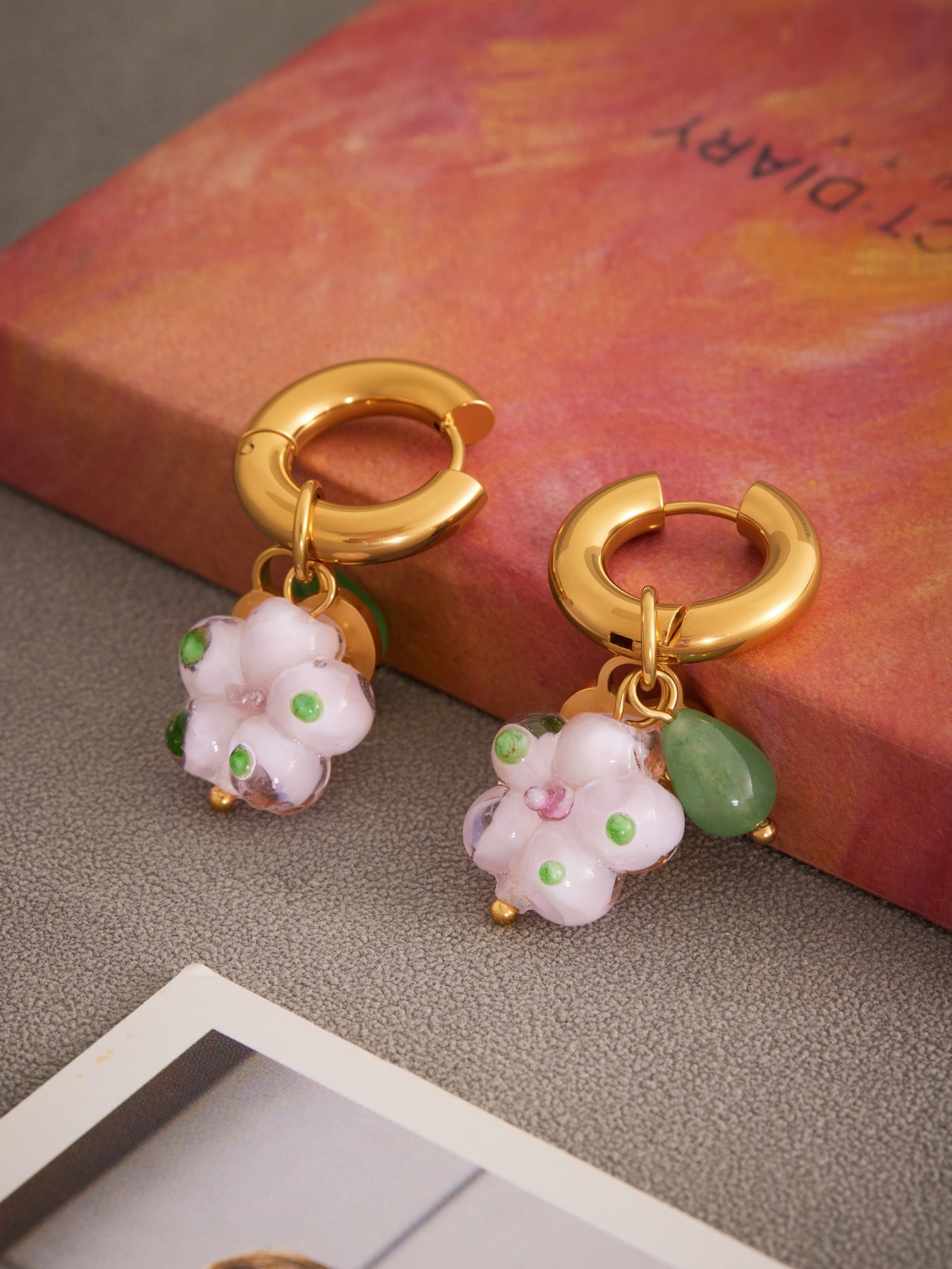 316L Stainless Steel 18K Gold PVD Resin Flower Agate Pendant Hoop Earrings - Sweet Floral Resin Agate Hoop Earrings Wholesale Stainless Steel Jewelry - Sensitive Skin Friendly - Detail 1
