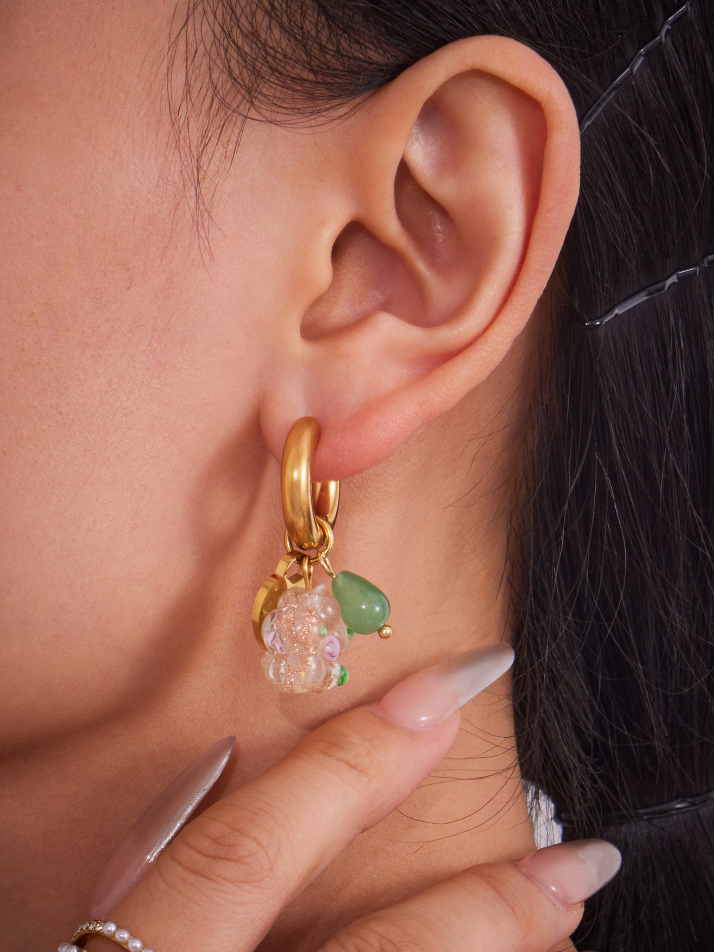 316L Stainless Steel 18K Gold PVD Resin Flower Agate Pendant Hoop Earrings - Sweet Floral Resin Agate Hoop Earrings Wholesale Stainless Steel Jewelry - Sensitive Skin Friendly - Detail 6