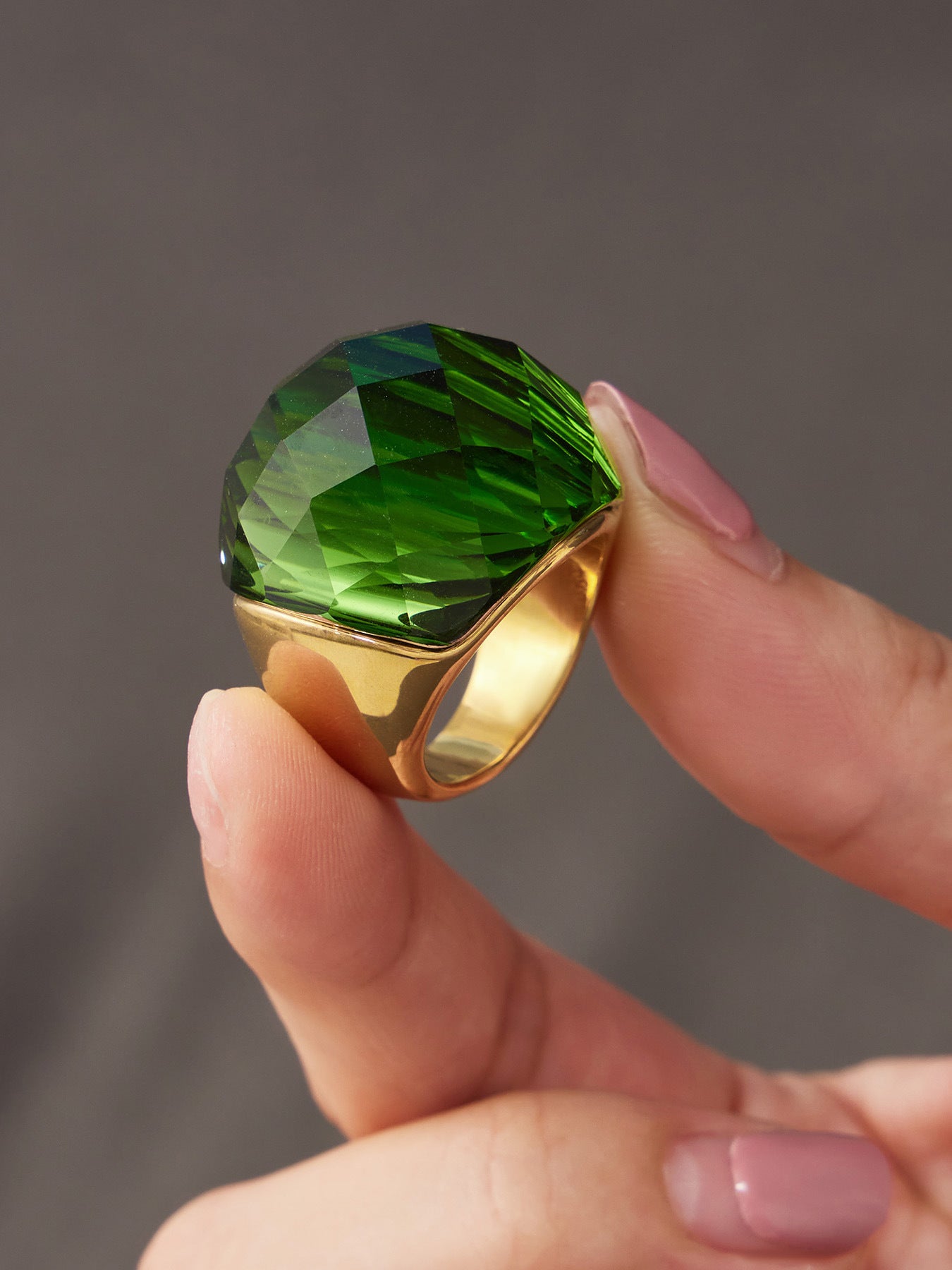 316L Stainless Steel 18K Gold PVD Round Faceted Glass Stone Ring - Round Faceted Glass Stone, Elegant, Versatile, Minimalist Wholesale Stainless Steel Jewelry - Sensitive Skin Friendly - Detail 1