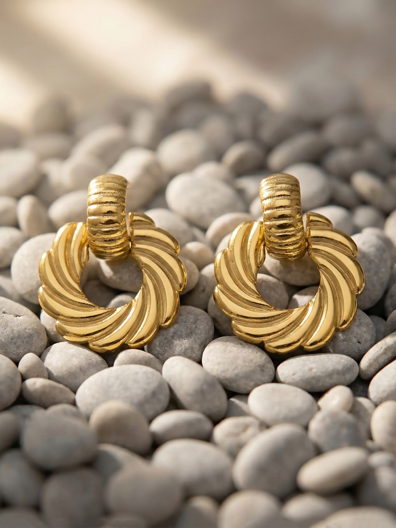 316L Stainless Steel 18K Gold PVD Spiral Twist Earrings - Spiral Twist, Chic, Elegant Wholesale Stainless Steel Jewelry - Sensitive Skin Friendly - Detail 12