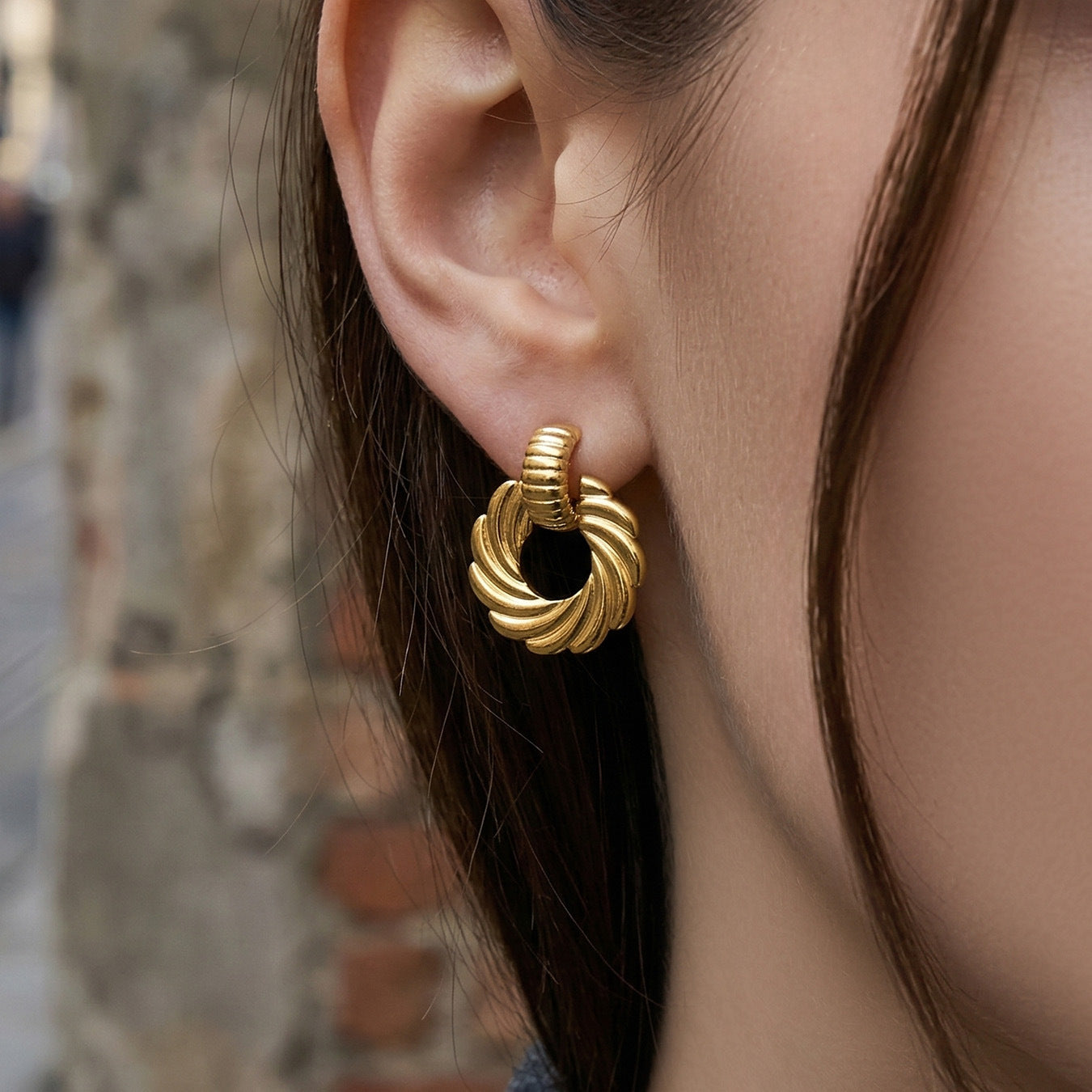 316L Stainless Steel 18K Gold PVD Spiral Twist Earrings - Spiral Twist, Chic, Elegant Wholesale Stainless Steel Jewelry - Sensitive Skin Friendly - Detail 9