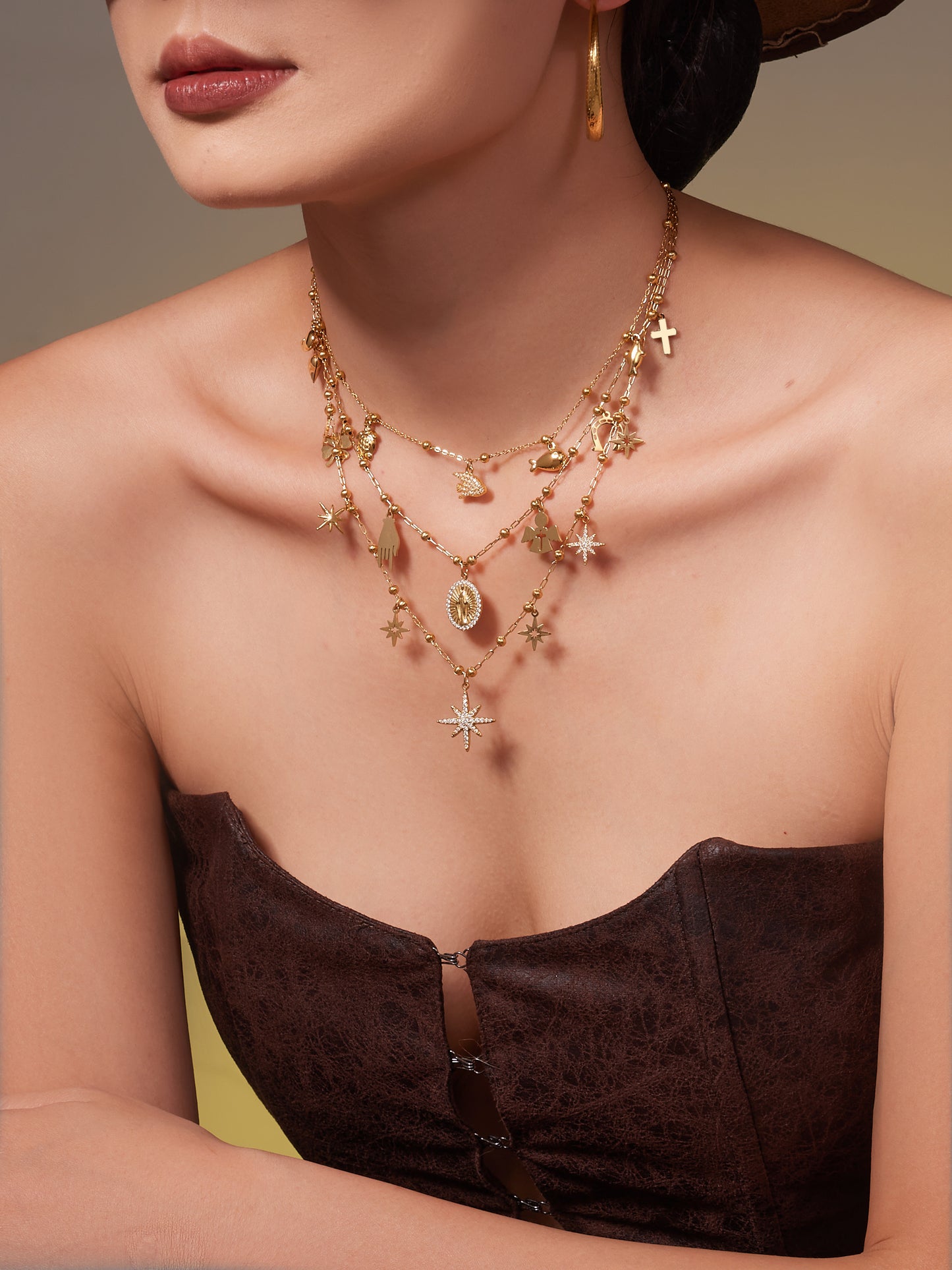 316L Stainless Steel 18K Gold PVD Starburst Pavé Zircon Pendant Necklace - Starburst Pendant, Pavé Zircon, Celestial, Modern, Gold, Steel Wholesale Stainless Steel Jewelry - Sensitive Skin Friendly - Detail 1