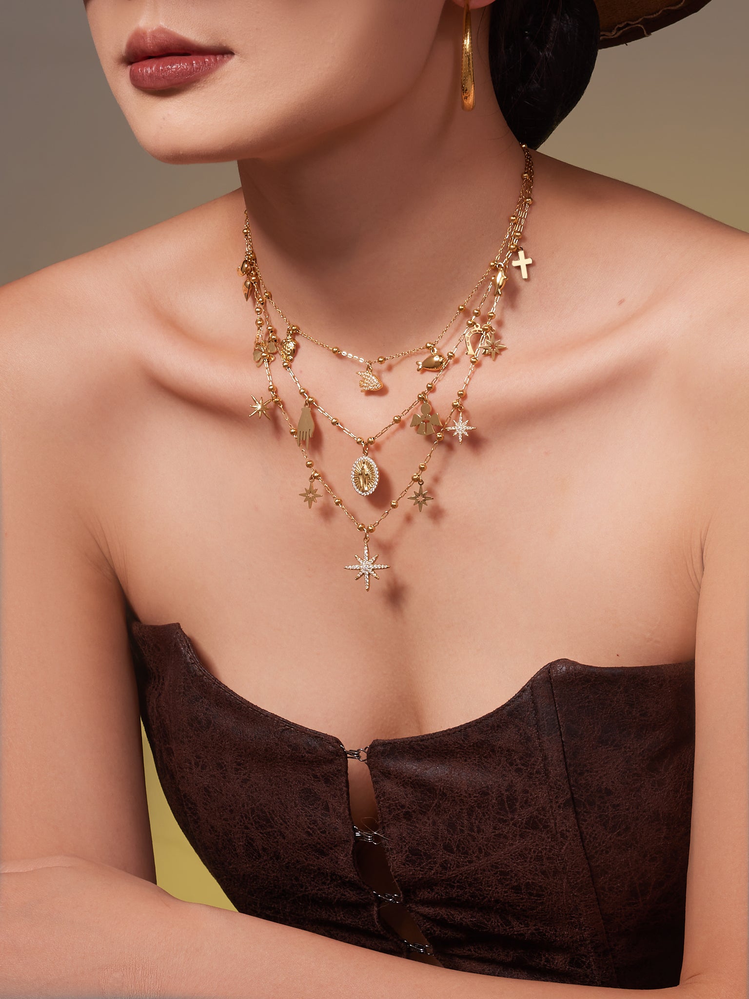 316L Stainless Steel 18K Gold PVD Starburst Pavé Zircon Pendant Necklace - Starburst Pendant, Pavé Zircon, Celestial, Modern, Gold, Steel Wholesale Stainless Steel Jewelry - Sensitive Skin Friendly - Detail 1
