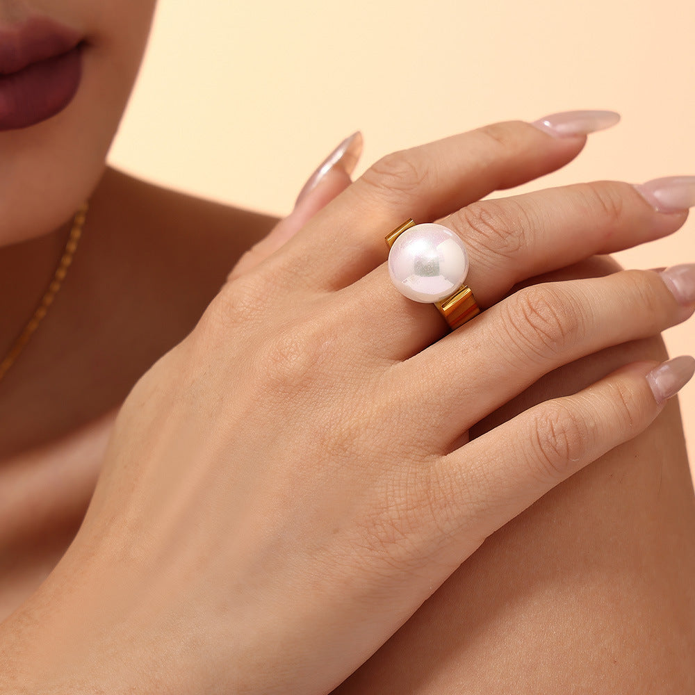 316L Stainless Steel 18K Gold PVD Statement Shell Pearl Ring - Statement Shell Pearl Ring, Exaggerated Pearl Ring, Light Luxury Ring, Modern Temperament Ring Wholesale Stainless Steel Jewelry - Sensitive Skin Friendly - Detail 5