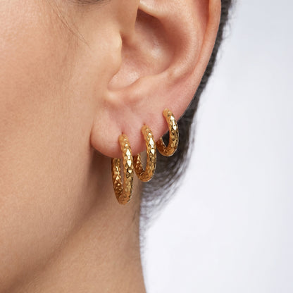 316L Stainless Steel 18K Gold PVD Striped Hoop Earrings - Striped Hoop Lightweight Minimalist Modern Wholesale Stainless Steel Jewelry - Sensitive Skin Friendly - Detail 12