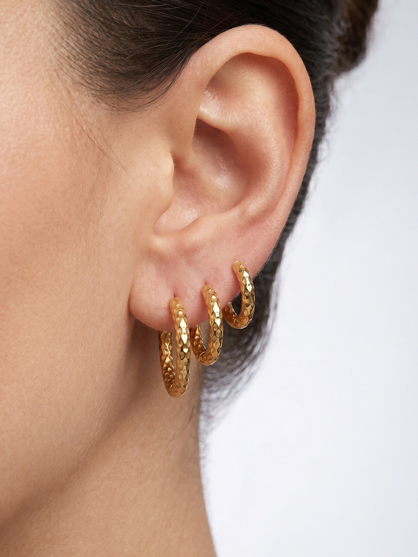 316L Stainless Steel 18K Gold PVD Striped Hoop Earrings - Striped Hoop Lightweight Minimalist Modern Wholesale Stainless Steel Jewelry - Sensitive Skin Friendly - Detail 15