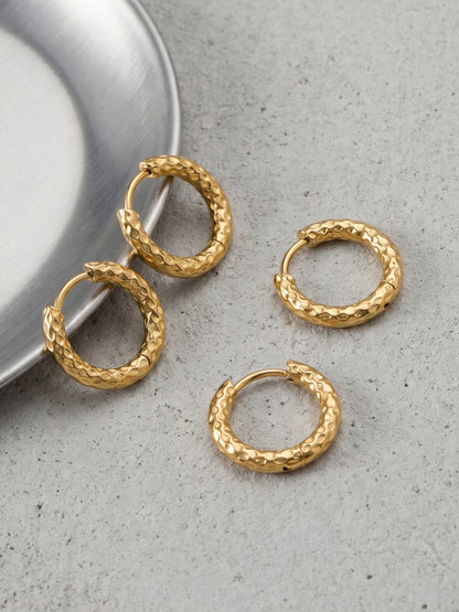 316L Stainless Steel 18K Gold PVD Striped Hoop Earrings - Striped Hoop Lightweight Minimalist Modern Wholesale Stainless Steel Jewelry - Sensitive Skin Friendly - Detail 2