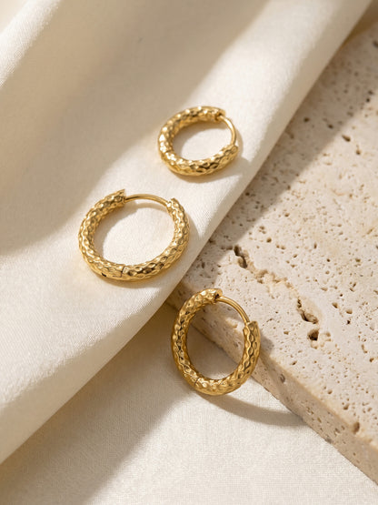 316L Stainless Steel 18K Gold PVD Striped Hoop Earrings - Striped Hoop Lightweight Minimalist Modern Wholesale Stainless Steel Jewelry - Sensitive Skin Friendly - Detail 5