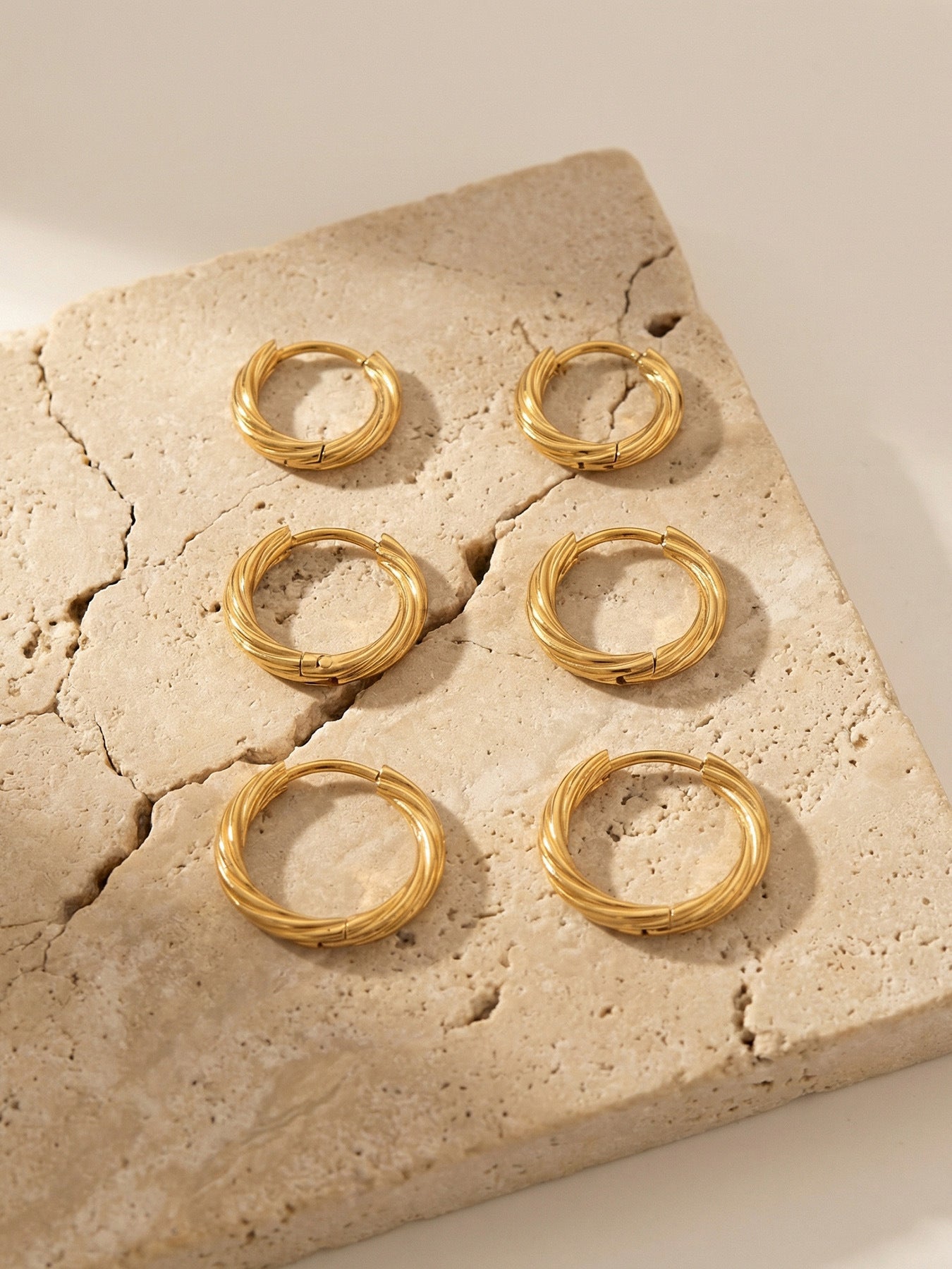 316L Stainless Steel 18K Gold PVD Twisted Round Minimalist Hoop Earrings - Twisted Round Minimalist Hoop, 18K Gold PVD Wholesale Stainless Steel Jewelry - Sensitive Skin Friendly - Detail 1
