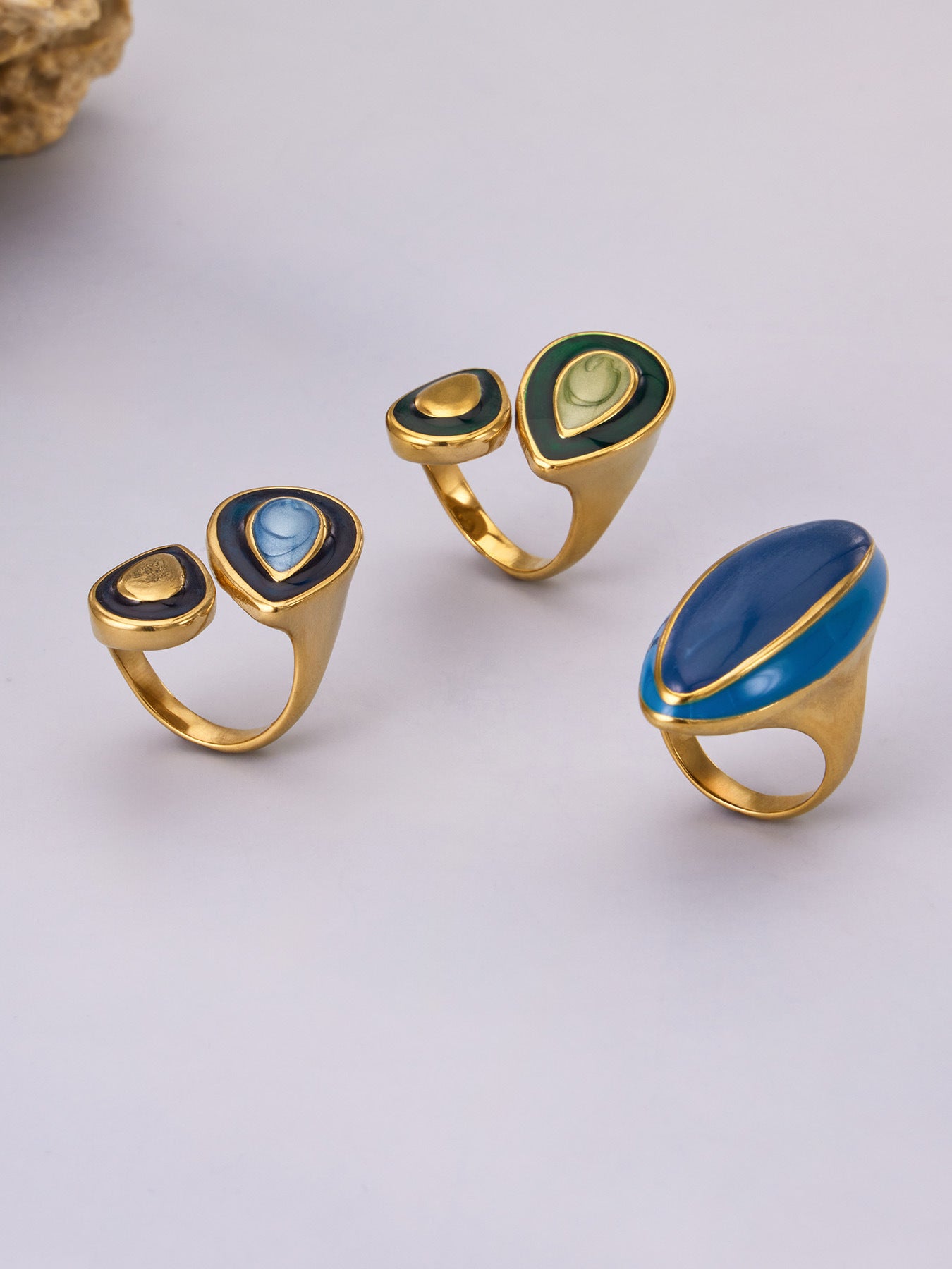316L Stainless Steel 18K Gold PVD Vintage Enamel Oval Ring - Vintage Gold Band Enamel Minimalist Wholesale Stainless Steel Jewelry - Sensitive Skin Friendly - Detail 3