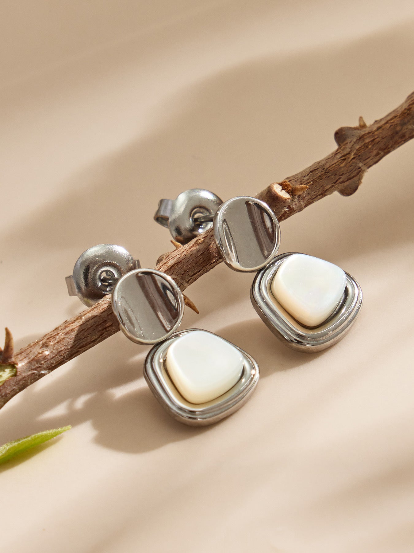 316L Stainless Steel 18K Gold PVD Vintage Natural Mother of Pearl Square Dangle Earrings - Vintage Mother of Pearl Square Dangle Gold Earrings Wholesale Stainless Steel Jewelry - Sensitive Skin Friendly - Detail 7