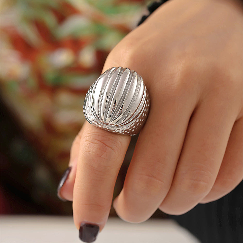 316L Stainless Steel 18K Gold PVD Vintage Oval Textured Ring - Vintage Oval Textured Ring Wholesale Stainless Steel Jewelry - Sensitive Skin Friendly - Detail 7