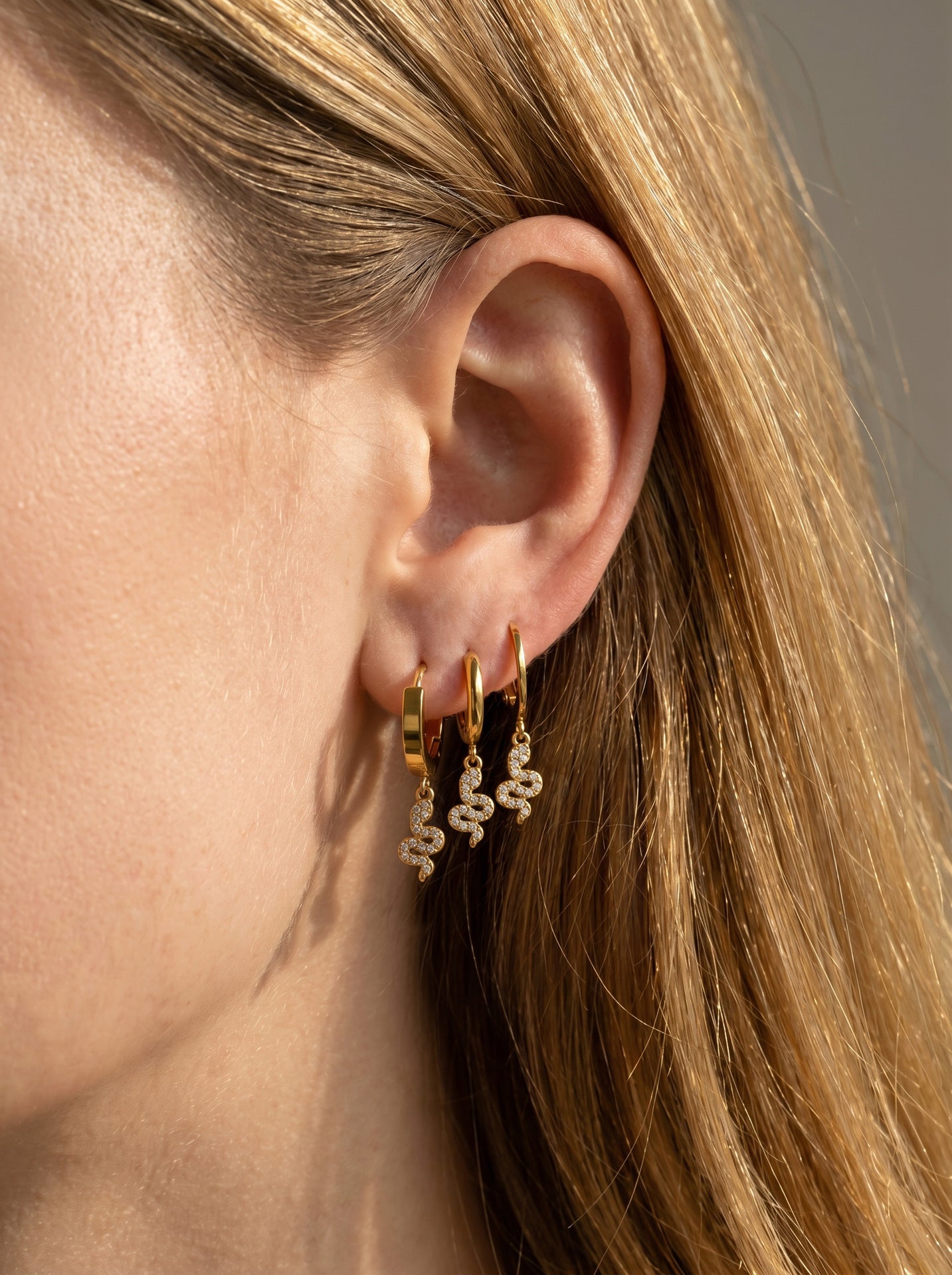 316L Stainless Steel 18K Gold PVD Vintage Pave Zircon Serpent Huggie Earrings - Vintage Gold Pave Zircon Serpent Huggie, Trendy, Delicate Luxury Wholesale Stainless Steel Jewelry - Sensitive Skin Friendly - Detail 7