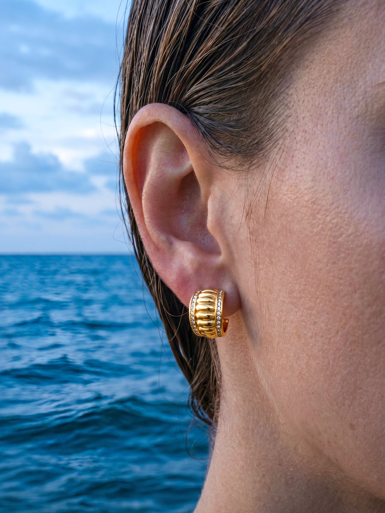 316L Stainless Steel 18K Gold PVD Vintage Roman-Style Paved Zircon Wide C-Shaped Earrings - Vintage Gold C-Shaped Earrings Paved Zircon Roman Style Wholesale Stainless Steel Jewelry - Sensitive Skin Friendly - Detail 1