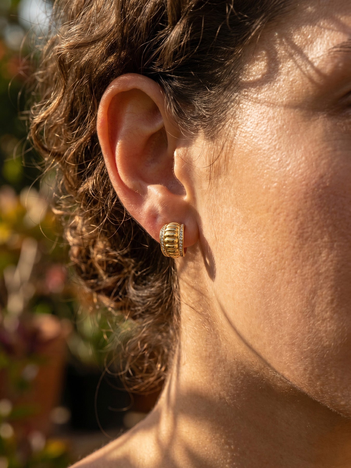 316L Stainless Steel 18K Gold PVD Vintage Roman-Style Paved Zircon Wide C-Shaped Earrings - Vintage Gold C-Shaped Earrings Paved Zircon Roman Style Wholesale Stainless Steel Jewelry - Sensitive Skin Friendly - Detail 6