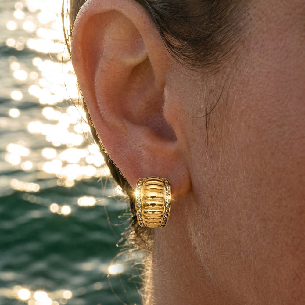 316L Stainless Steel 18K Gold PVD Vintage Roman-Style Paved Zircon Wide C-Shaped Earrings - Vintage Gold C-Shaped Earrings Paved Zircon Roman Style Wholesale Stainless Steel Jewelry - Sensitive Skin Friendly - Detail 8