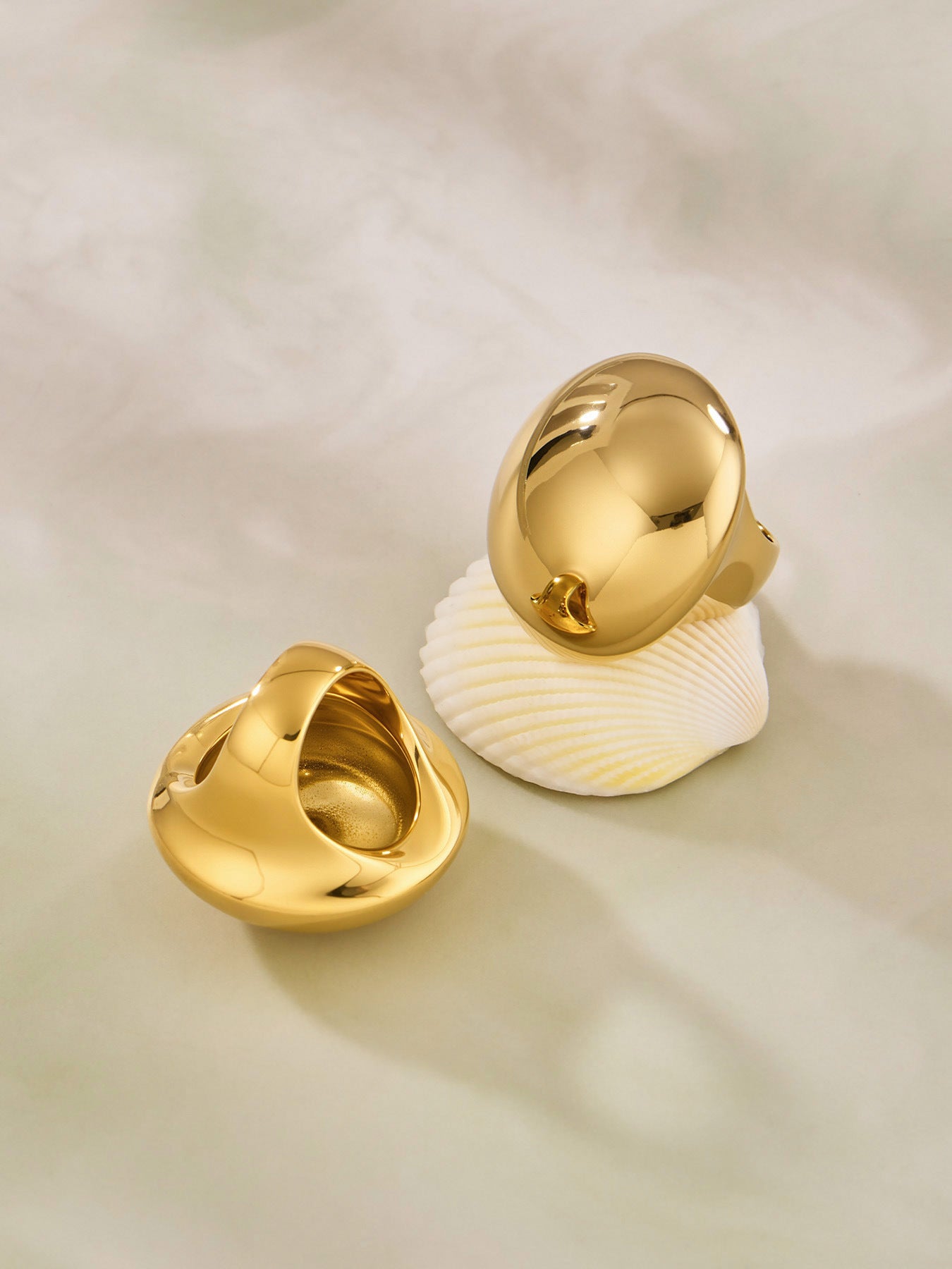 316L Stainless Steel 18K Gold PVD Vintage Smooth Carved Oval Ring - Vintage Gold Band Oval Carved Wholesale Stainless Steel Jewelry - Sensitive Skin Friendly - Detail 14