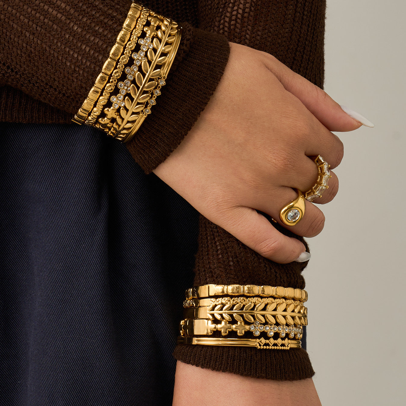 316L Stainless Steel 18K Gold PVD Zircon Pave Bamboo Texture Bangle - Light Luxury Zircon Pave Bamboo Texture Versatile Wholesale Stainless Steel Jewelry - Sensitive Skin Friendly - Detail 11