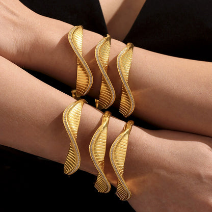 316L Stainless Steel 5A Zircon Threaded Fan Statement Bangle - Image 3