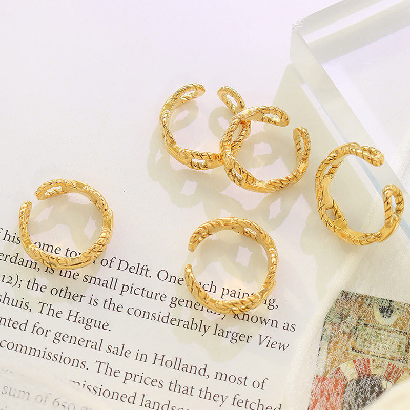 Stylish display of the adjustable ring featuring a modern chain design