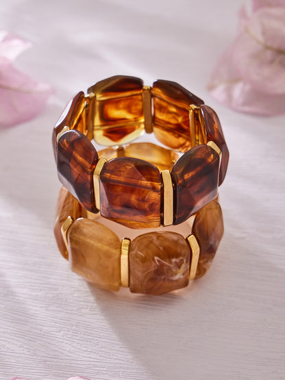 Brown irregular resin stretch bracelet with gold stainless steel connectors close-up detail