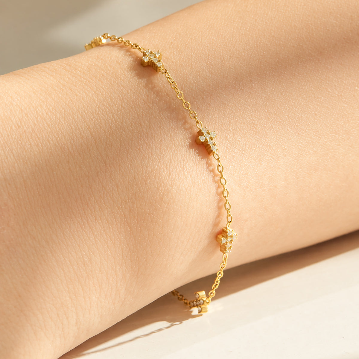 316L Stainless Steel 18K PVD Gold Daisy Bracelet made with 316L stainless steel and 18K PVD gold finish for wholesale jewelry buyers - image 9