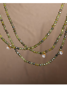 316L stainless steel Elegant Green Crystal Inlaid Minimalist Necklace color option display for wholesale necklace buyers
