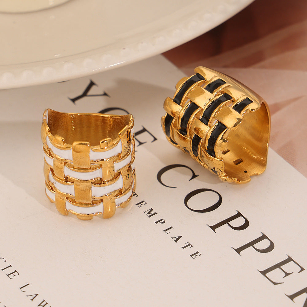 Durable 316L stainless steel ring designed for everyday wear.