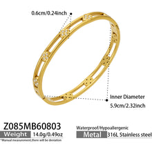 316L stainless steel flower bangle in gold finish