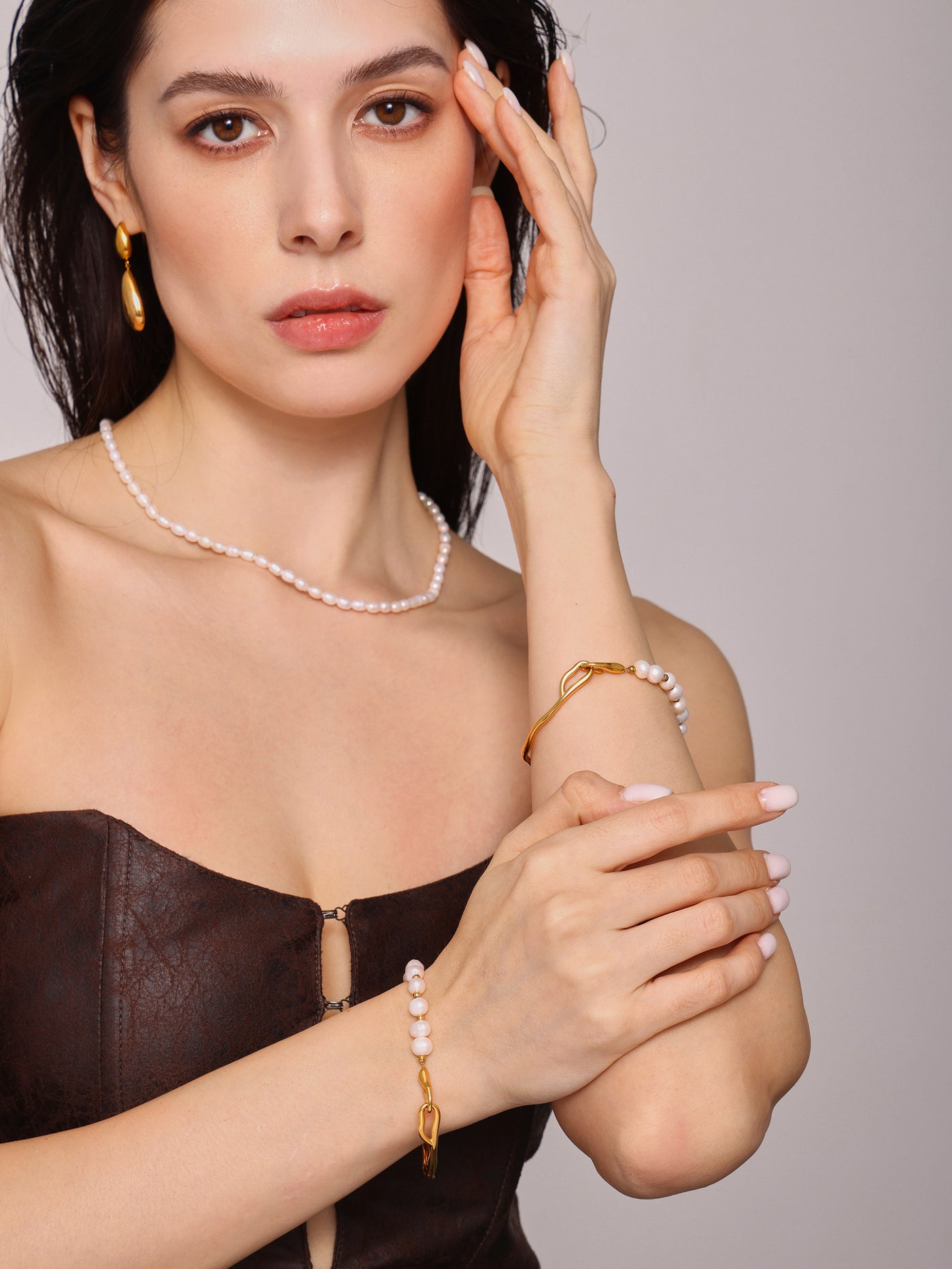 316L Stainless Steel freshwater pearl bracelet detail, 18K gold PVD plating, tarnish-free