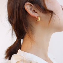 316L stainless steel 18K gold chunky hoop earrings minimalist design worn by model
