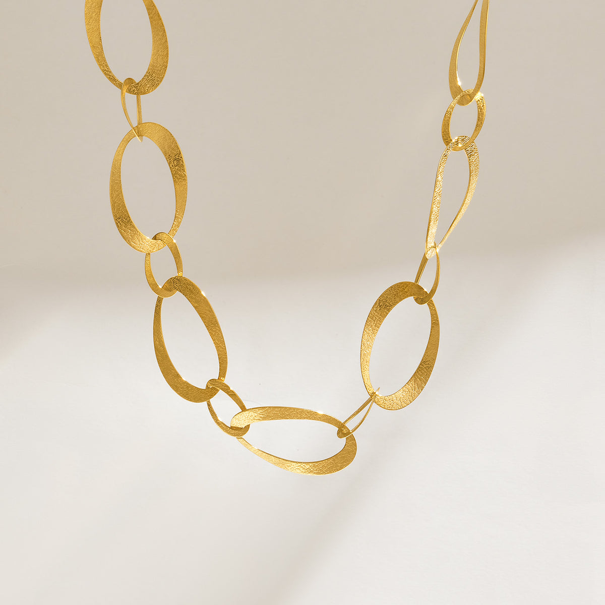 316L Stainless Steel 18K PVD Gold Hammered Oval Necklace made with 316L stainless steel and 18K PVD gold finish for wholesale jewelry buyers - image 5
