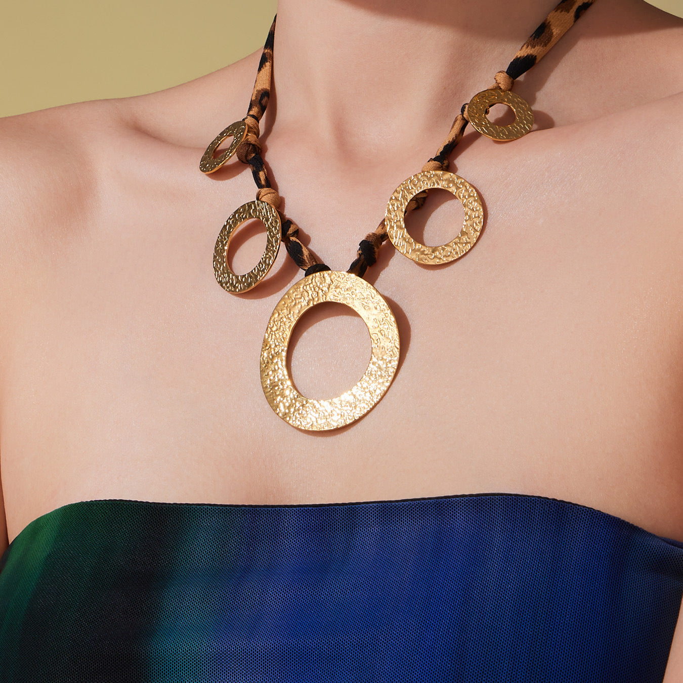 316L Stainless Steel Hammered Texture Large & Small Circle Leopard Print Necklace Set - Image 7