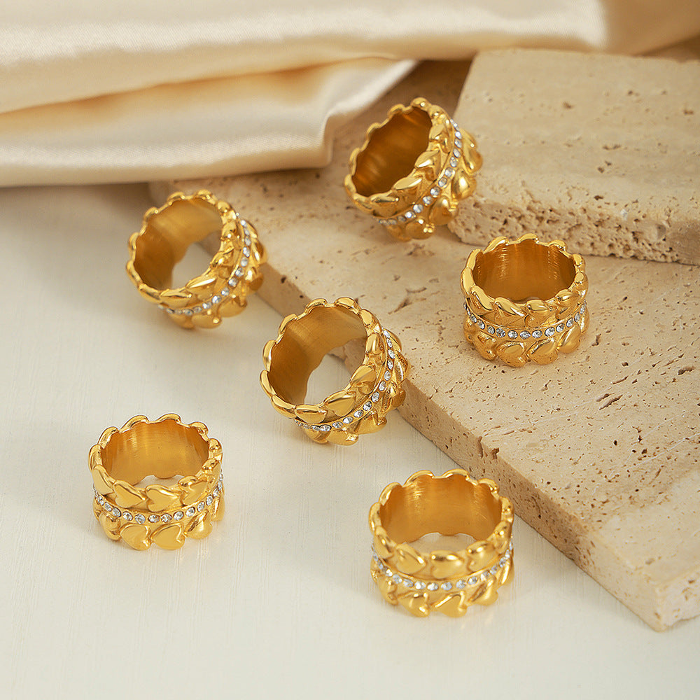 Heart design ring in stainless steel with gold finish