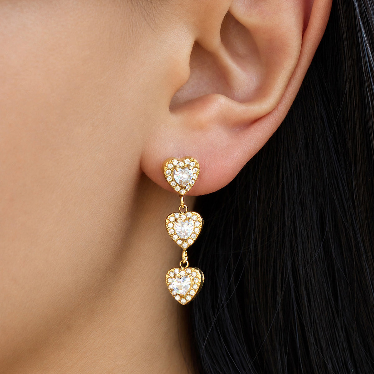 Elegant white heart zircon earring