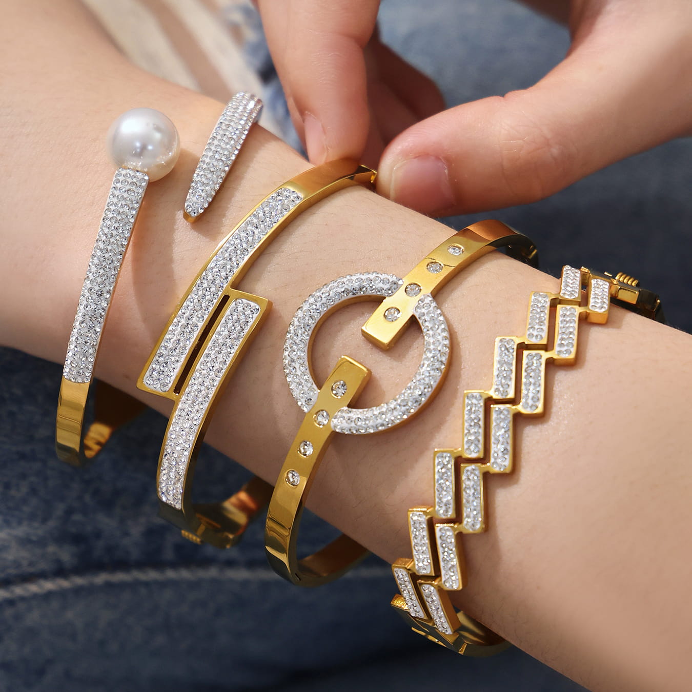 316L stainless steel pavé bar curve bangle with 18K PVD gold plating, wholesale