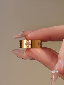 316L Stainless Steel Hypoallergenic Rings with Prong-Set 7mm Floral Zircon and 18K Gold PVD Plating - Floral Zircon Ring, Prong Set, Minimalist, 18K Gold Plated Sensitive Skin Friendly - Detail 1